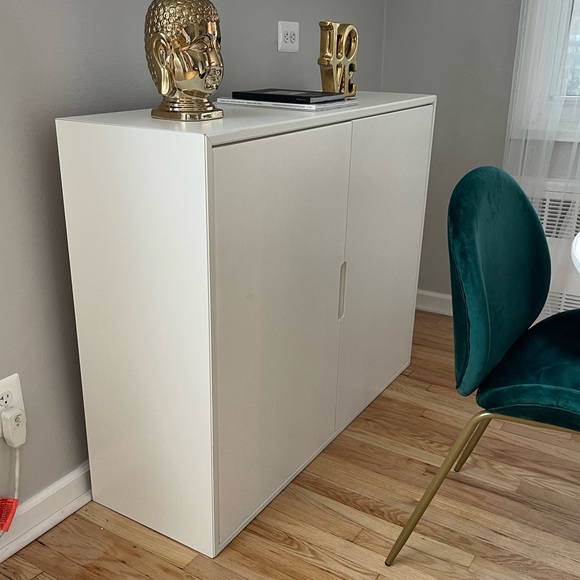 Cabinet - Picture 2 of 3